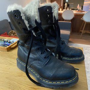 Dr. Martens Womens Amilita FL Ankle Boot, Size 7